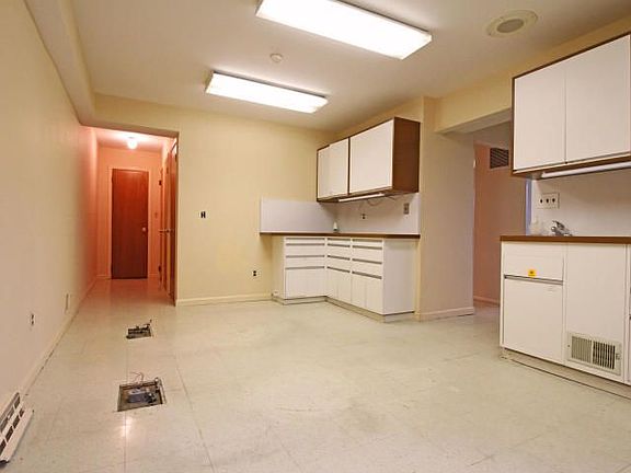 5th image of 3102 Hylan Blvd