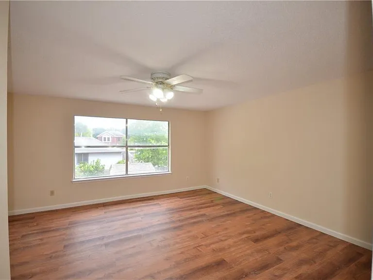 13903 Lothian Dr — Photo 20