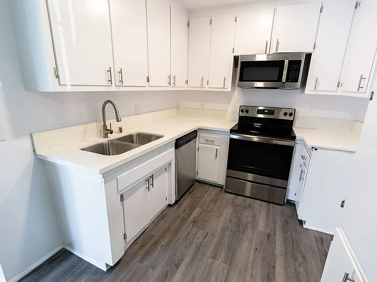 4950 Coldwater Canyon — Photo 8