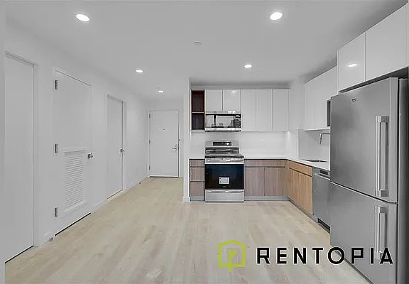 4th image of 87 Commercial St #1928N