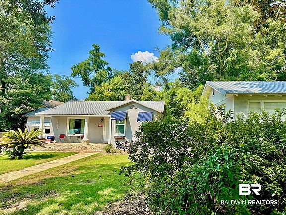 5th image of 105 Pecan Ave