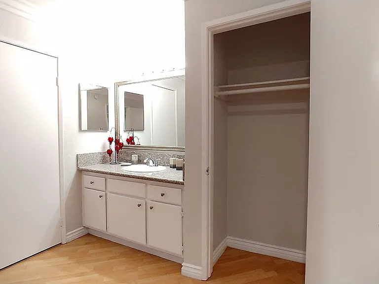 Five Star Suites — Photo 101
