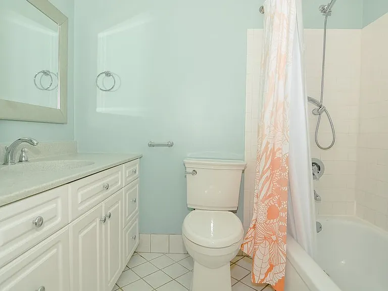 2828 N Burling St #304 — Photo 9