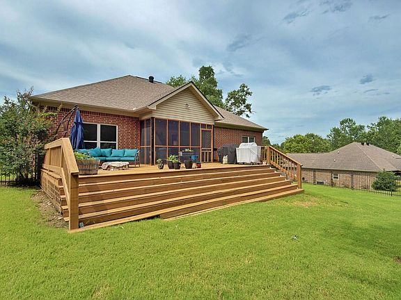 3rd image of 4 Valley View Dr