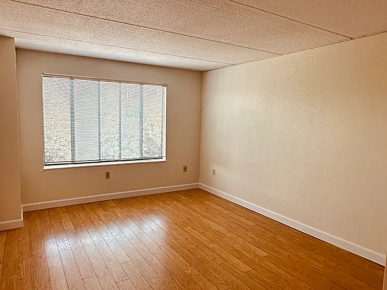 1550 Worcester Rd #526 — Photo 35