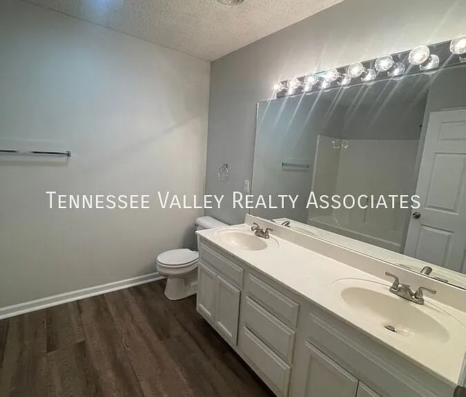 1513 Spelling Way — Photo 11