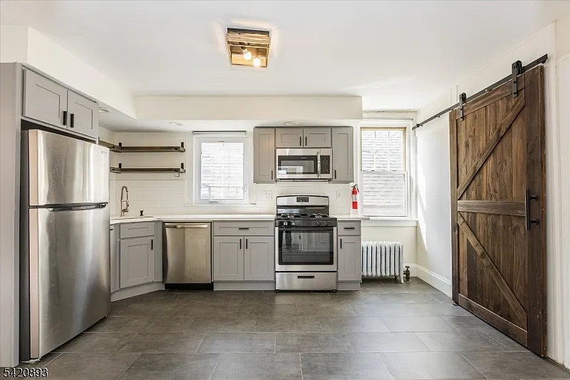 2 bed, 1.0 bath, $2,900 — Photo 4