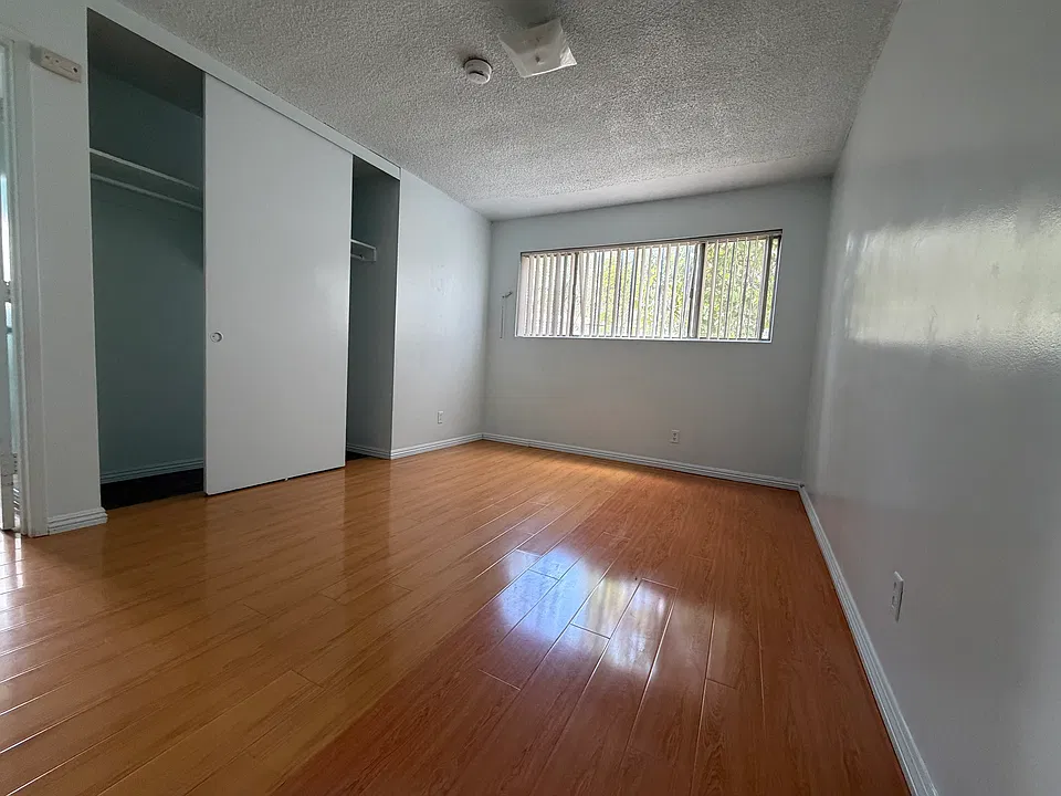 3311 Griffin Ave #4