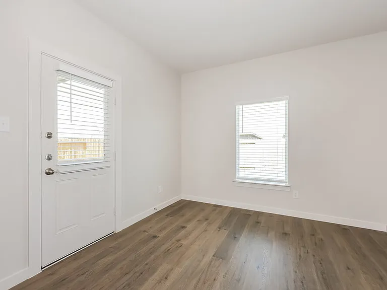 309 Julian Davis Dr — Photo 5