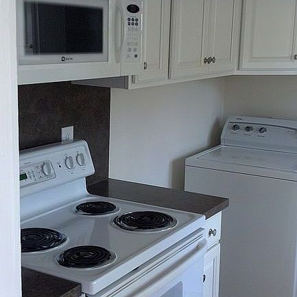 kitchen stove & washer