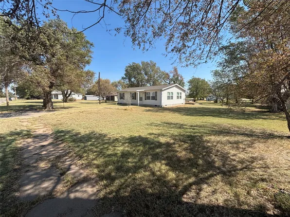 610 N Sycamore St, Greensburg, KS 67054