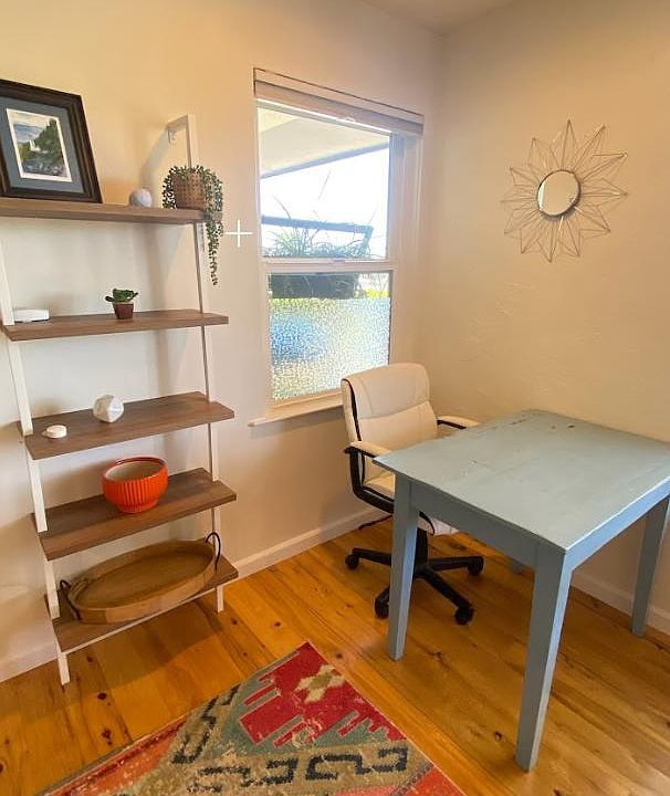 Office nook, lots of bright sunshine!