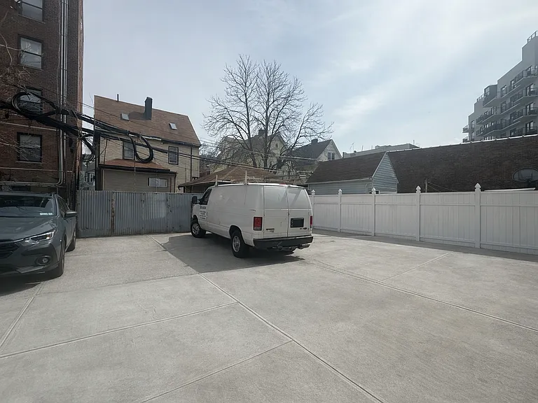 629 E 28th St #1 — Photo 10