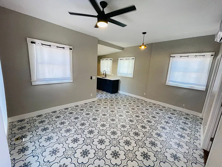 Coming Soon! 1 Bed / 1 Bath Cottage In U Of A Neighborhood! — Photo 11