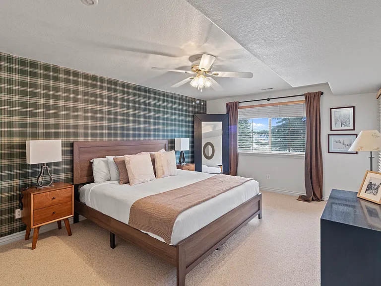 Bedroom 2 / King Bed