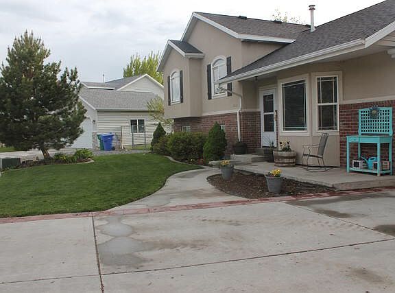 3rd image of 402 S 500th St E