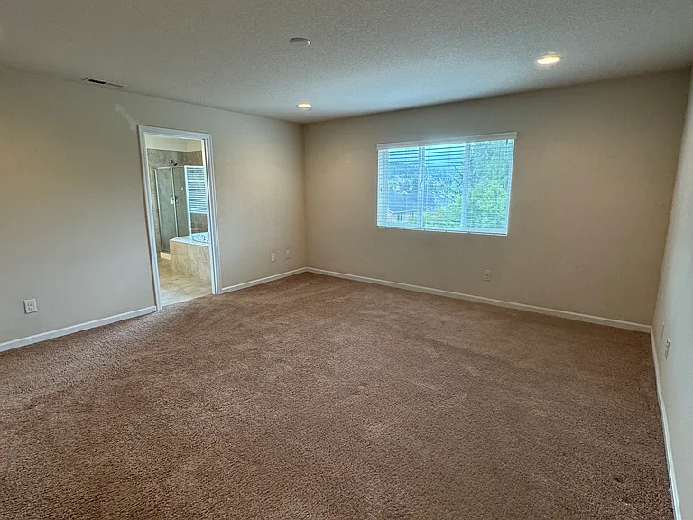 17531 SE Pinnacles St — Photo 23