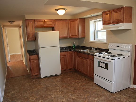 4th image of 286 Wayne Ct APT 1