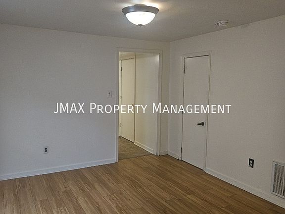4th image of 319 Harrison Ave NW