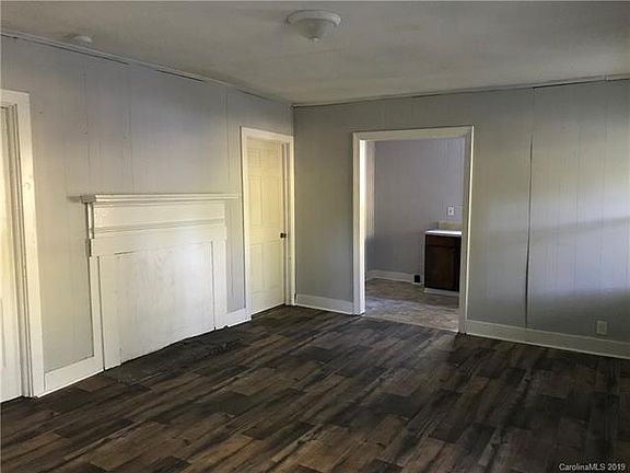 4th image of 613 Johns Ln