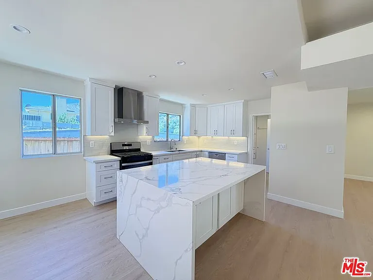 2000 San Ysidro Dr — Photo 29