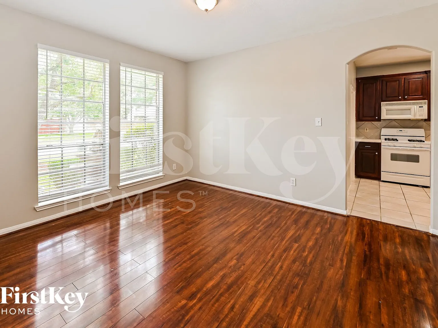 4 bed, 2.5 bath, 2564 sqft, $2,705 — Photo 4