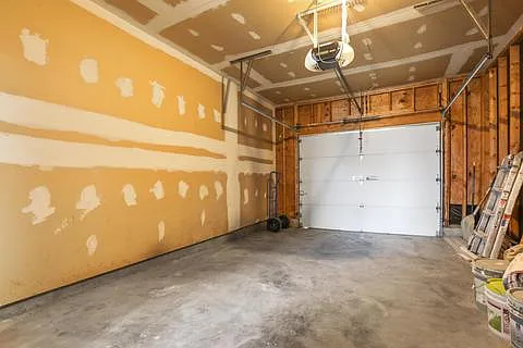 attached 1 car garage