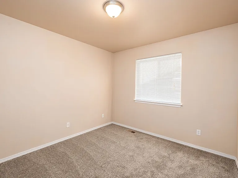 326 S Thierman Rd — Photo 25
