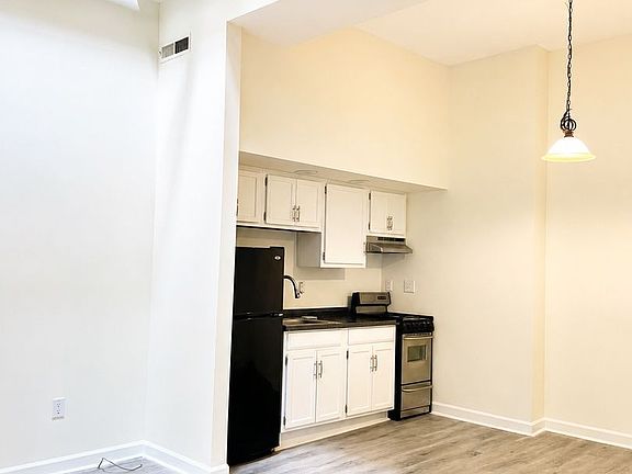 3rd image of 235 King St APT 2