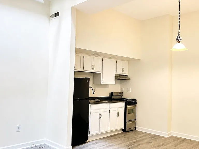 235 King St #2 — Photo 3