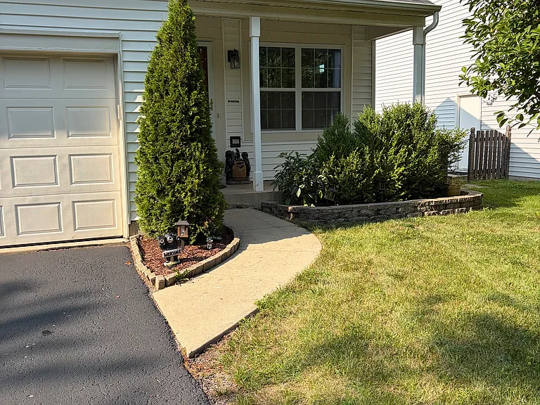 5807 Emerald Pointe Dr — Photo 2