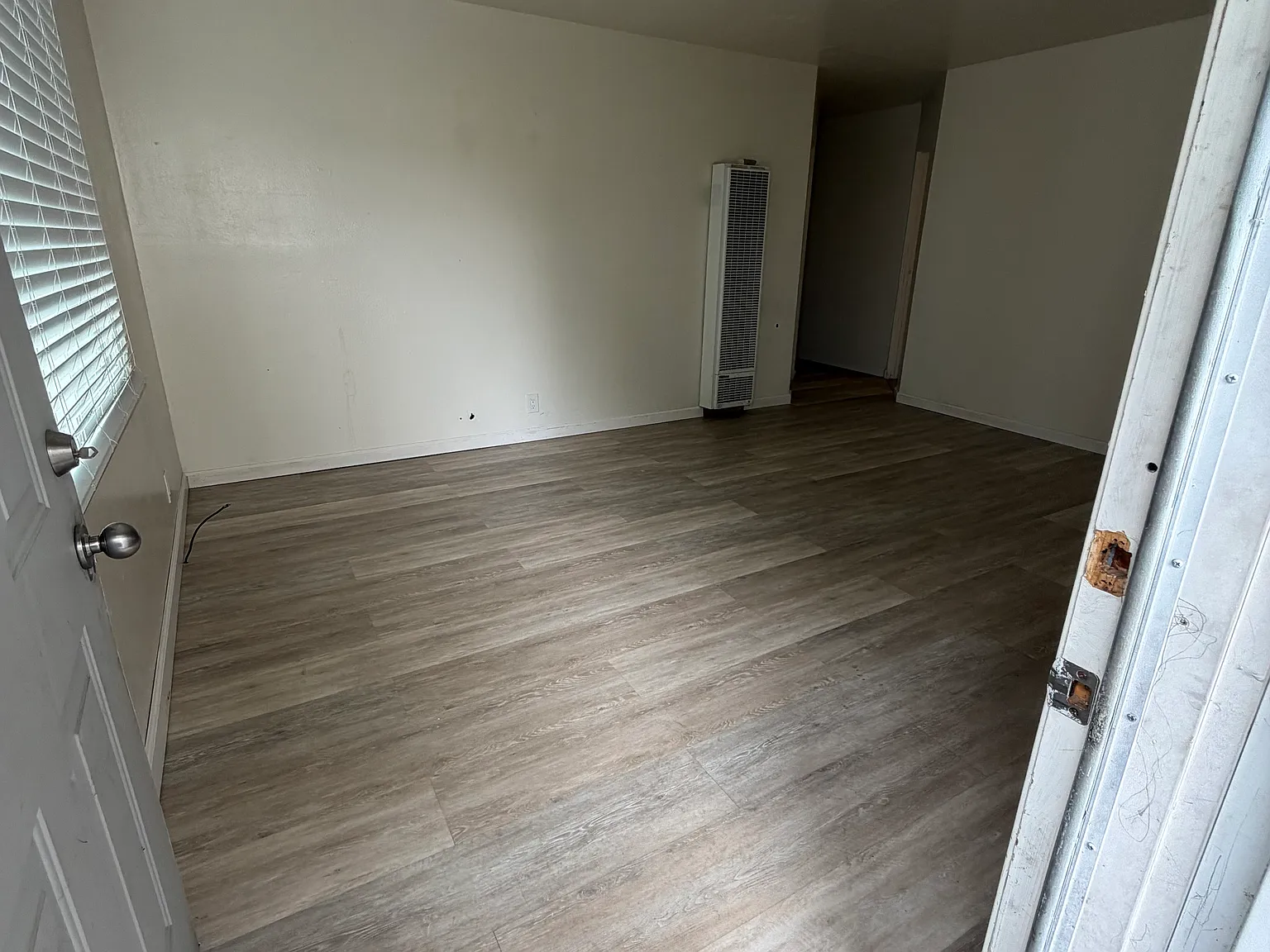 2 bed, 1000 sqft, $2,400 — Photo 3