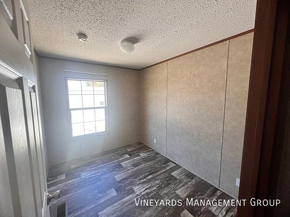 3rd image of 1906 Emerson Ave #104
