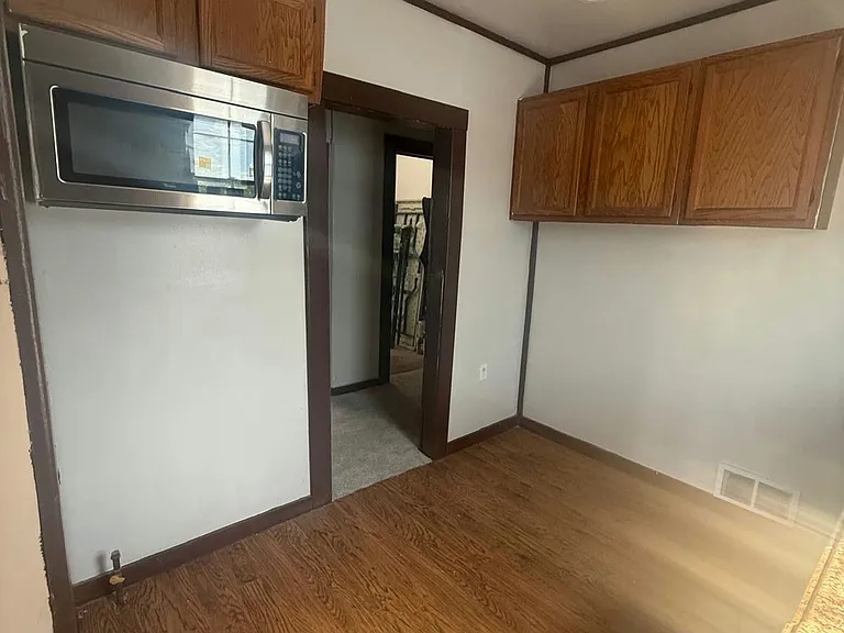 9800 Kennedy Ave — Photo 6