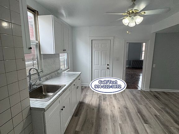 3rd image of 120 Waverly St APT 1