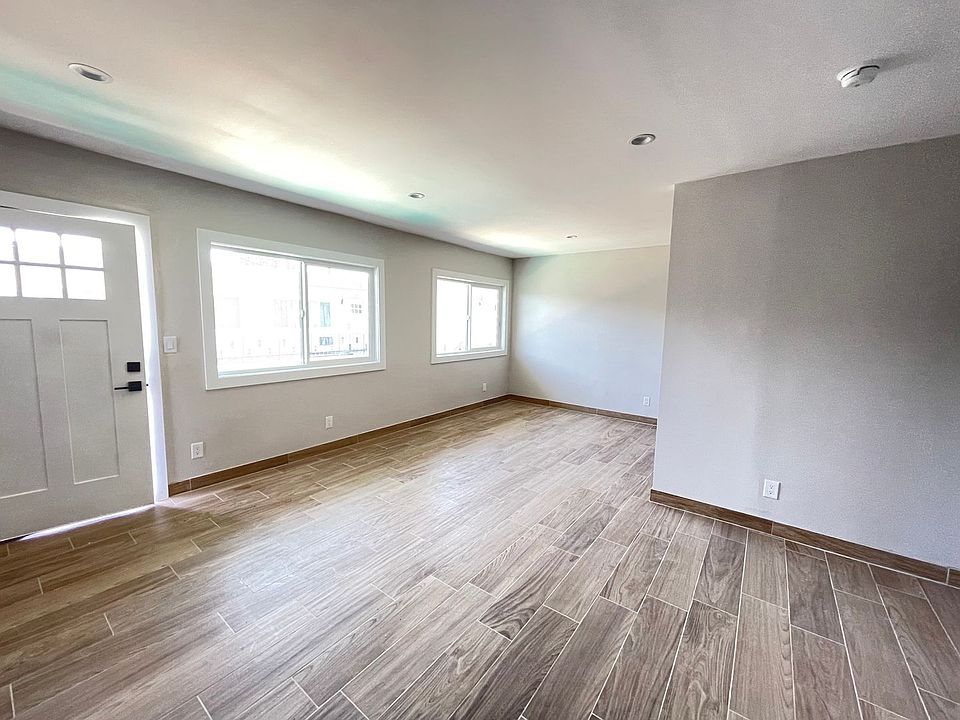1st image of 20301 Cohasset St APT 14