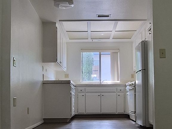 4th image of 2673 Milton Ave #12