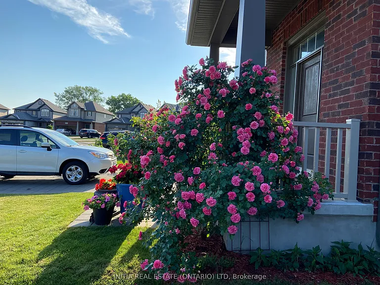 1531 Horseshoe Cres — Photo 2