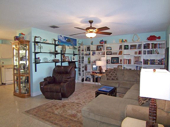 5th image of 4126 NE Hyline Dr