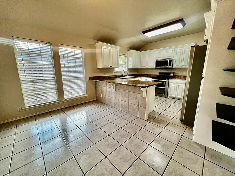 2905 Bluebird Ln — Photo 8
