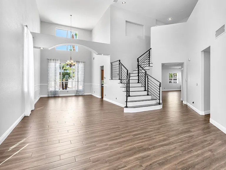 296 Doe Run Cir — Photo 1