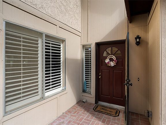 3rd image of 1299 N Tam O Shanter Dr