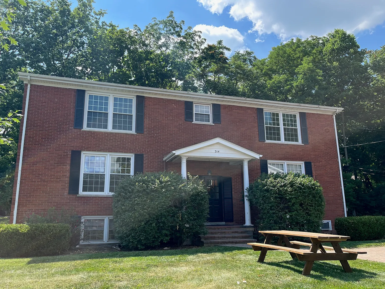 1 bed, 700 sqft, $700 — Photo 1