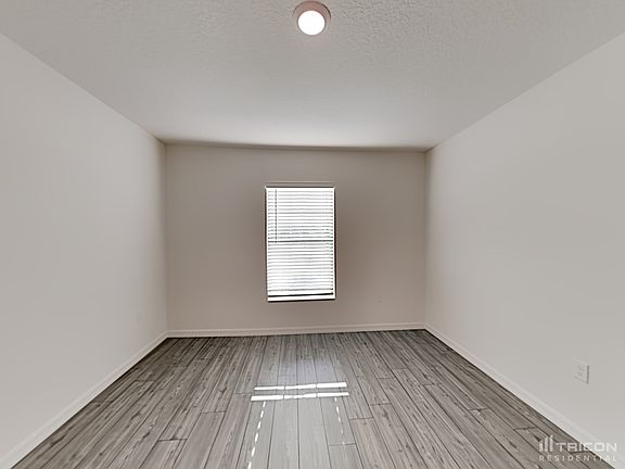 3rd image of 1093 Lake Arbor Ct
