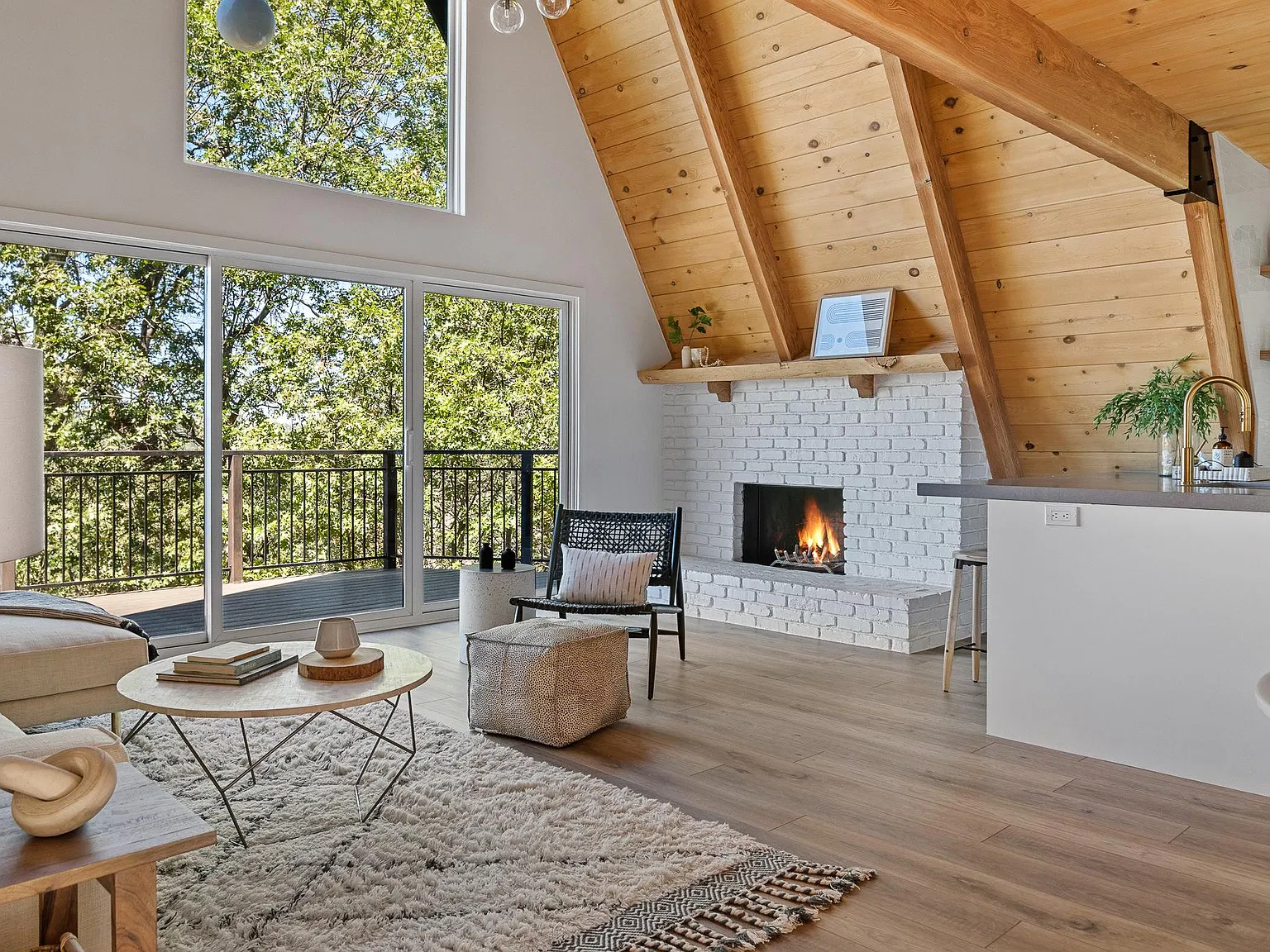 Yosemite Dr, Lake Arrowhead — Photo 2