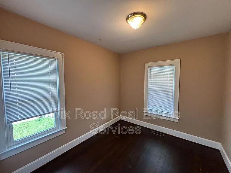 708 Webster Ave — Photo 15