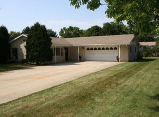 7 Hickory Ct, Yorkville, IL 60560