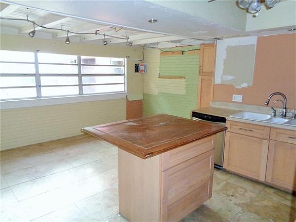 4th image of 5215 Calle De Rio