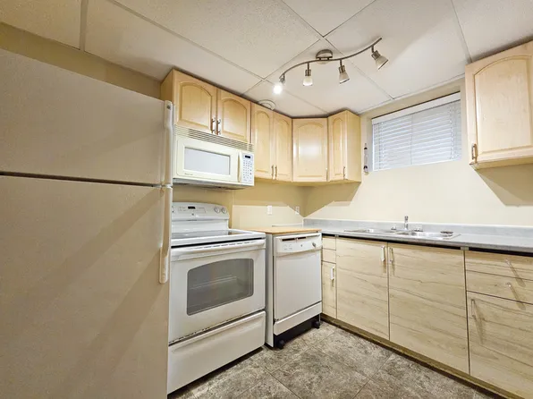 11739 122nd St NW, Edmonton, AB T5M 0B6