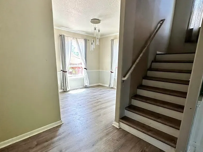 22196 SW Dewey Dr — Photo 5